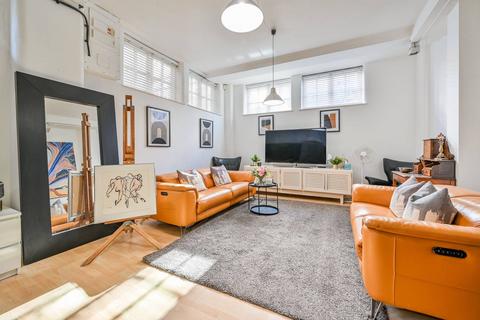 undefined, Fairclough Street, Aldgate, London, E1