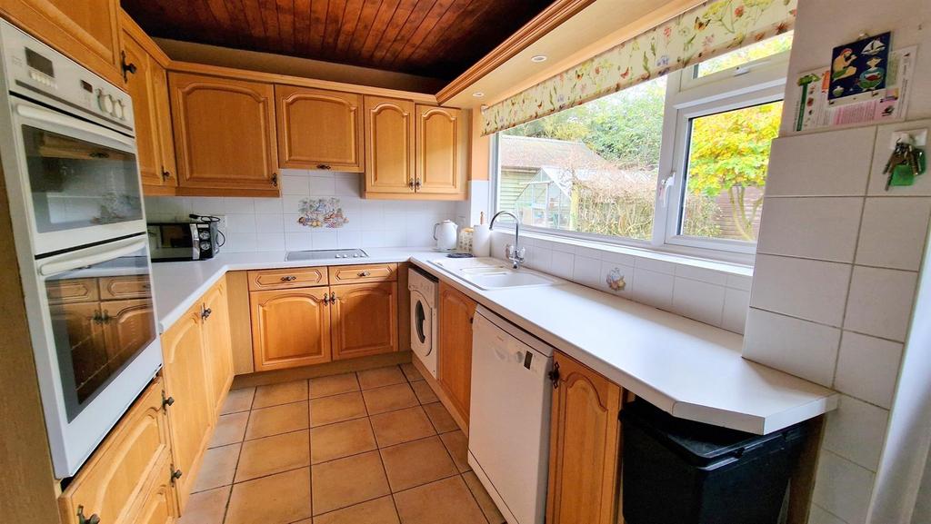 KITCHEN 2.jpg