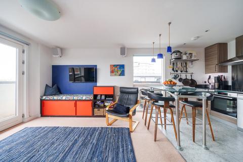 3 bedroom apartment for sale, Pump House Crescent, Brentford