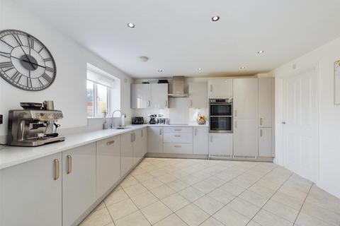 5 bedroom detached house to rent, Marshall Green Way, Whitley Bay