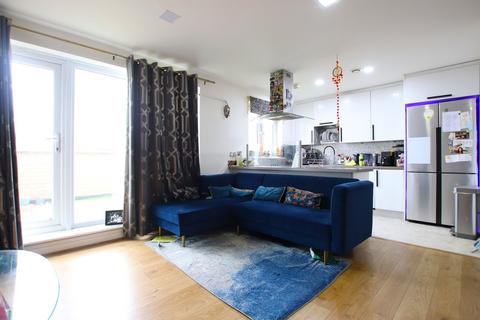 3 bedroom flat to rent, Whitestone Way, Croydon, CR0