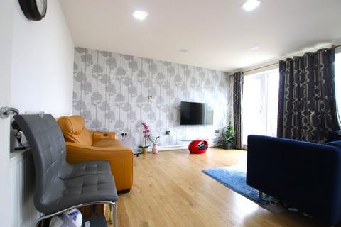 3 bedroom flat to rent, Whitestone Way, Croydon, CR0