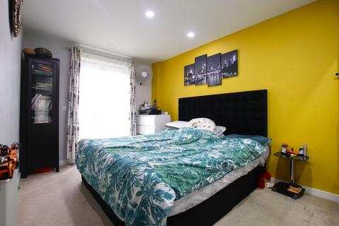 3 bedroom flat to rent, Whitestone Way, Croydon, CR0