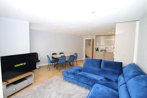 2 bedroom flat to rent, Knaphill