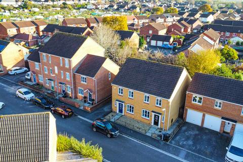 3 bedroom semi-detached house to rent, Avill Crescent, Taunton,