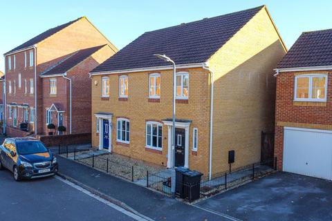 3 bedroom semi-detached house to rent, Avill Crescent, Taunton,