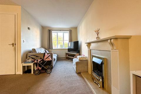 3 bedroom semi-detached house to rent, Avill Crescent, Taunton,