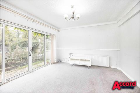 142 Cross Road, Mawneys, Romford, RM7 8EL