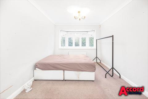 142 Cross Road, Mawneys, Romford, RM7 8EL