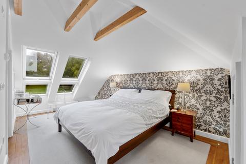 71 Harestone Hill, Caterham, CR3 6DX