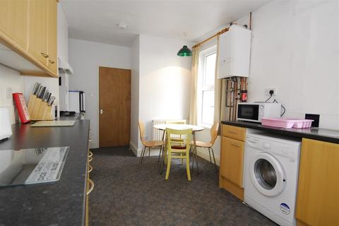 4 bedroom house to rent, Derry Avenue, Plymouth PL4