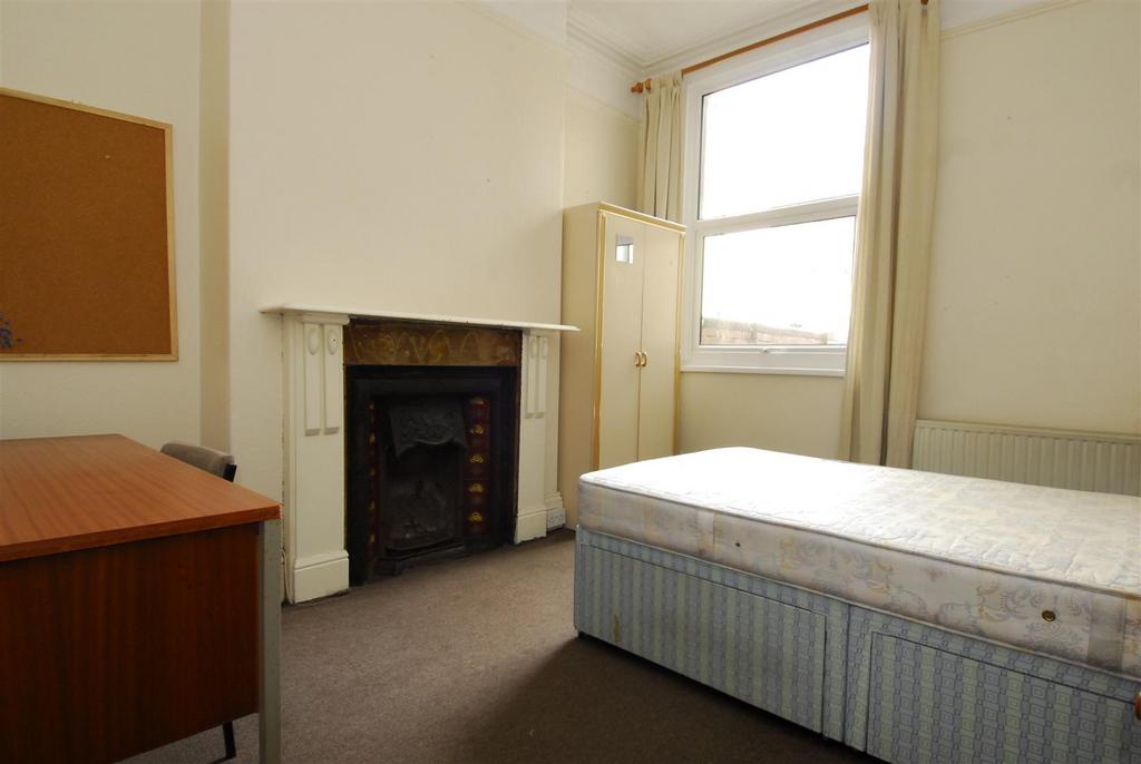 44 Derry Ave002.JPG