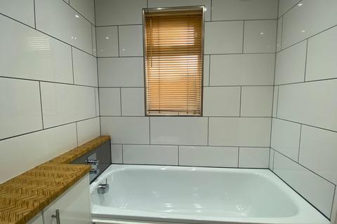 33a Alanbrooke, Gravesend, DA12 1NA