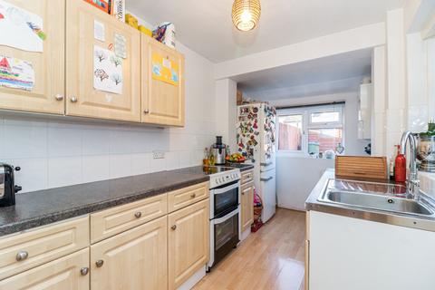 2 bedroom terraced house for sale, Cannon Road, Watford, WD18