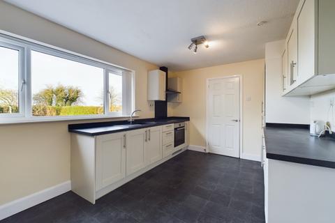 3 bedroom detached house to rent, Nottingham Road, Langley Mill, Nottingham, Derbyshire, NG16 4HG