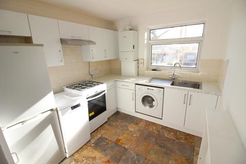 2 bedroom flat to rent, The Avenue, Worcester Park KT4