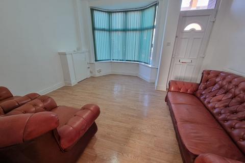 3 bedroom terraced house to rent, Gipsy Lane, Leicester, LE4