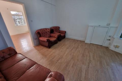 3 bedroom terraced house to rent, Gipsy Lane, Leicester, LE4