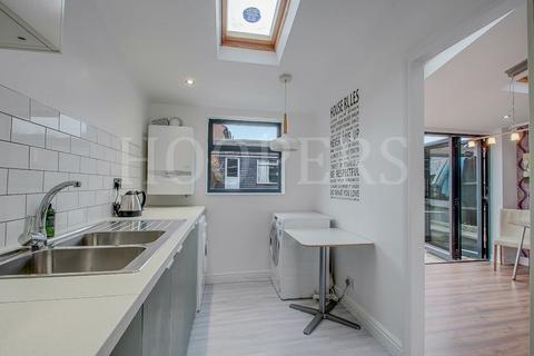 4 bedroom terraced house for sale, Brook Road, London, NW2