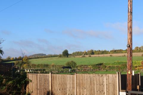 2 bedroom terraced house to rent, Suttons Cottages, Clement Street, Swanley