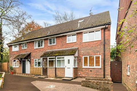 4 bedroom end of terrace house for sale, Windrush Close, GU5 0BB