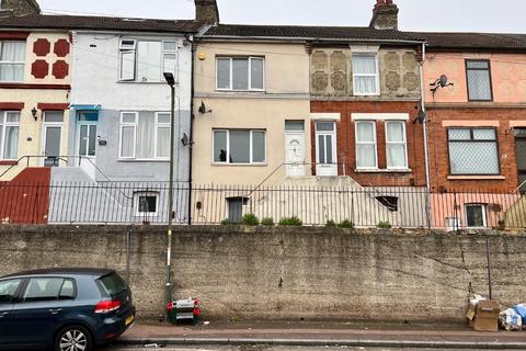 3 bedroom house for sale, Upper Luton Road, Chatham