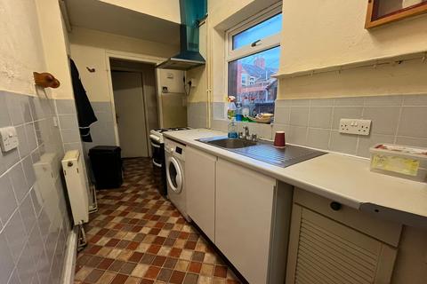 3 bedroom terraced house to rent, Leicester, LE4 6be