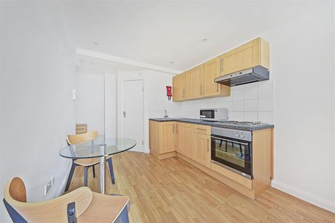 Studio to rent, Palace Court, London W2