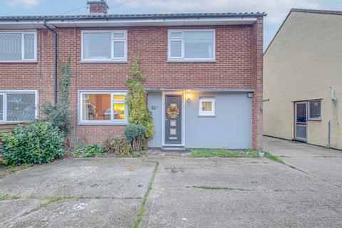 3 bedroom end of terrace house for sale, Kathleen Ferriers Crescent, Basildon, SS15