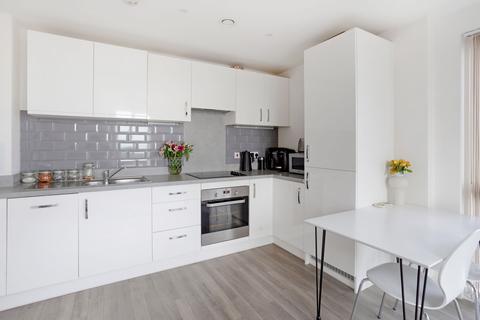 2 bedroom flat for sale, Adenmore Road, London SE6