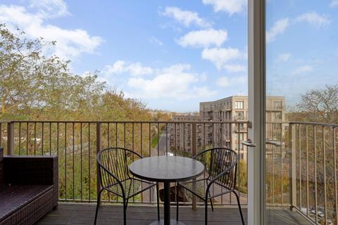 2 bedroom flat for sale, Adenmore Road, London SE6