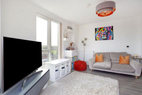 2 bedroom flat for sale, Adenmore Road, London SE6