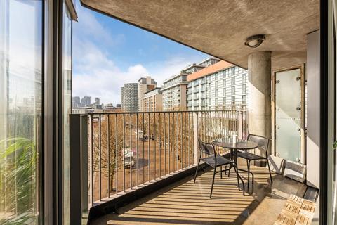 1 bedroom apartment for sale, Balearic Apartments, Royal Wharf, E16