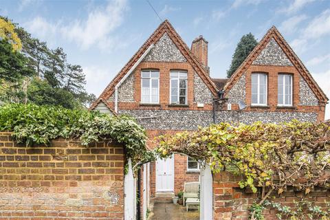 2 bedroom semi-detached house for sale, Hop Gardens, Henley-On-Thames RG9