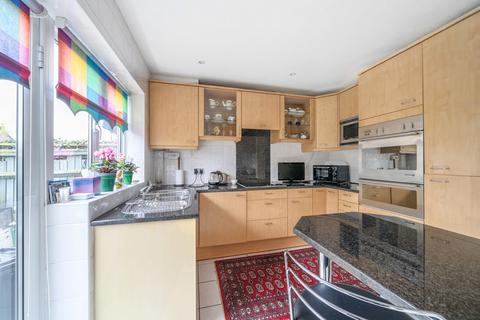 4 Hollybrake Close, Chislehurst, BR7 6NT