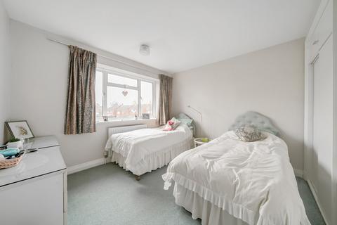 4 Hollybrake Close, Chislehurst, BR7 6NT