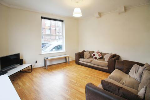 6 bedroom terraced house to rent, Royal Park View, Hyde Park, LS6