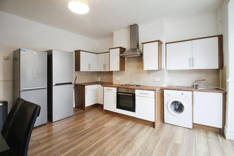 6 bedroom terraced house to rent, Royal Park View, Hyde Park, LS6