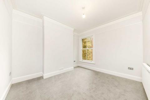 2 bedroom flat to rent, Radbourne Road, London SW12