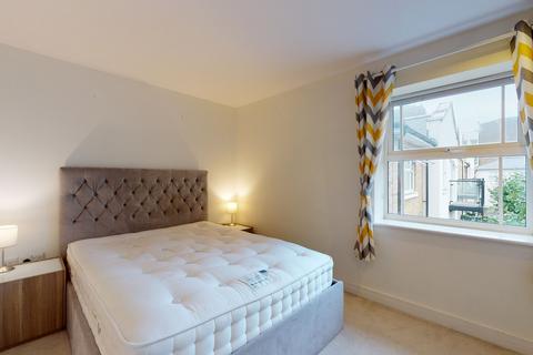 2 bedroom flat to rent, Havilland Mews, London W12