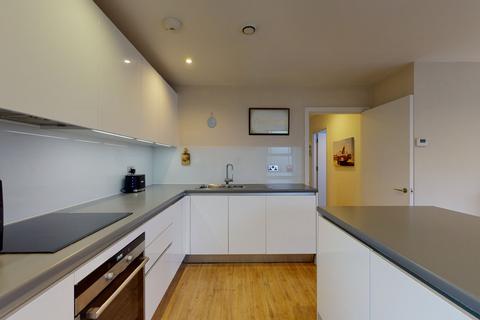 2 bedroom flat to rent, Havilland Mews, London W12