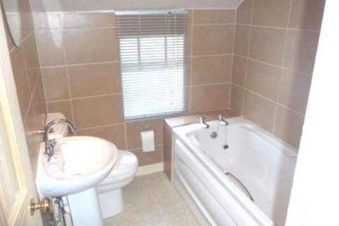 2 bedroom townhouse to rent, Brynford Street, Holywell, Flintshire, CH8 7RD.