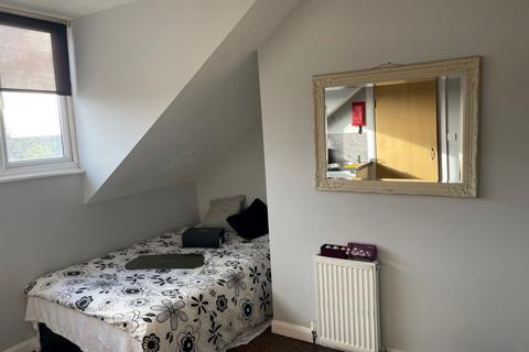 Studio to rent, Flat 4, Irwin Approach, Halton, Leeds, LS15 0DW