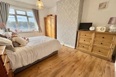 4 Field Top, Brighouse, HD6 4EQ