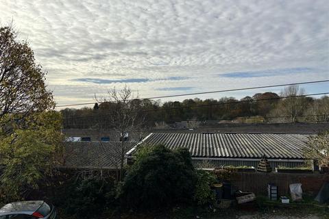 4 Field Top, Brighouse, HD6 4EQ