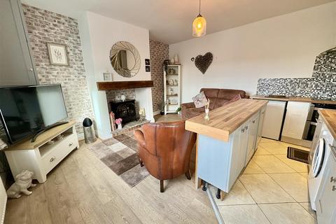 4 Field Top, Brighouse, HD6 4EQ