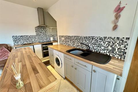 4 Field Top, Brighouse, HD6 4EQ
