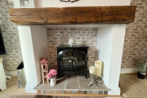 4 Field Top, Brighouse, HD6 4EQ