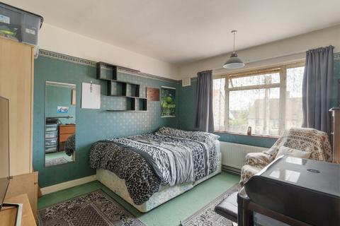 49 Danescourt Crescent, Sutton, SM1 3DZ