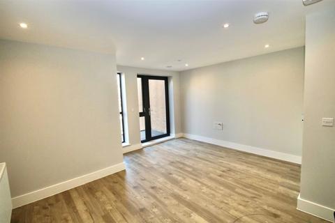 1 bedroom flat for sale, Dominion Court, London Road, Hounslow, TW3